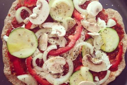 Healthy wholemeal veggie pizza